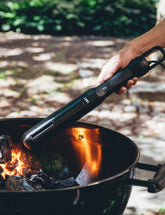 Looftlighter Pro pushing 760°C superheated air into a kettle of lump charcoal