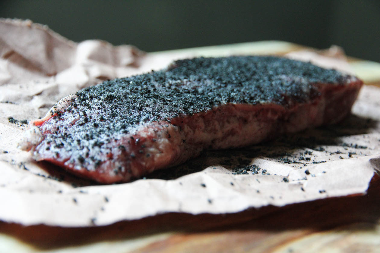 Hardcore Carnivore Black beef rub 368g shaker — activated-charcoal rub