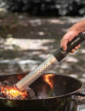 Looftlighter Classic lighting charcoal in a kettle with superheated air, sparks lifting